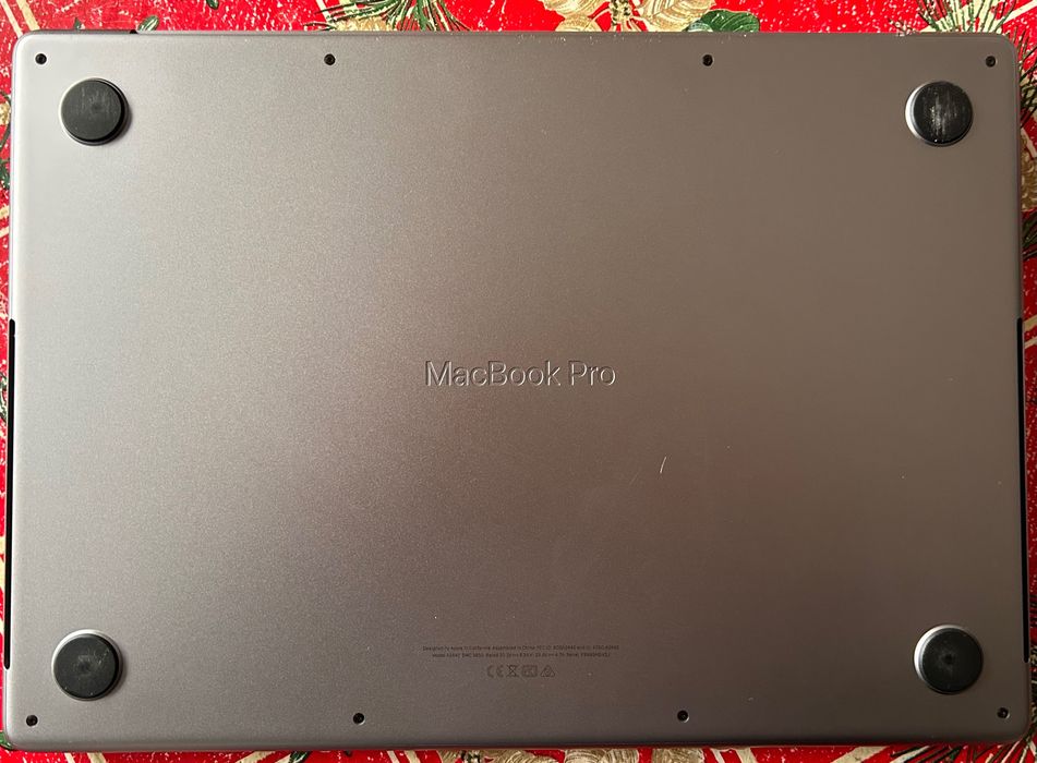 MacBook Pro 2021, M1 Chip, 1 TB SSD Memory, 16 GB RAM