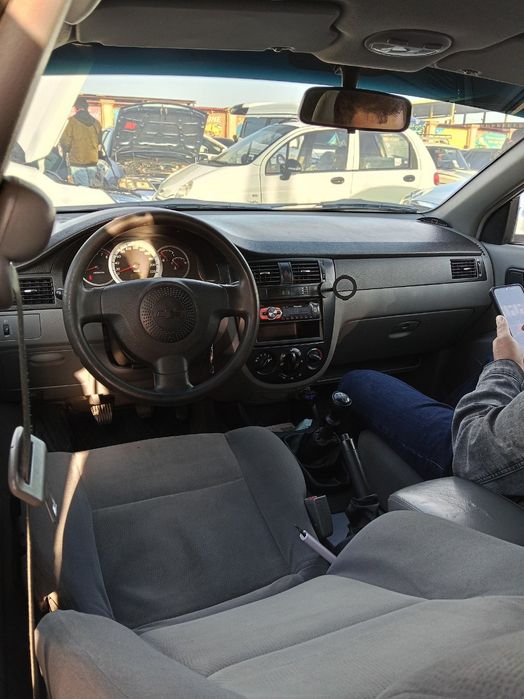 Lasetti moshina sotiladi