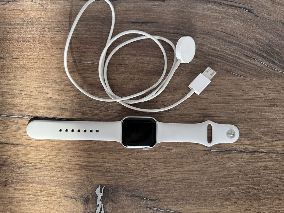 Часы Apple Watch Se