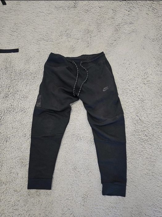 Nike tech fleece negru