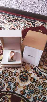 Женские часы Versace