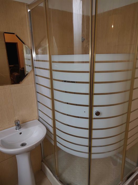 inchiriez apartament 2 camere Piata Cazarmii