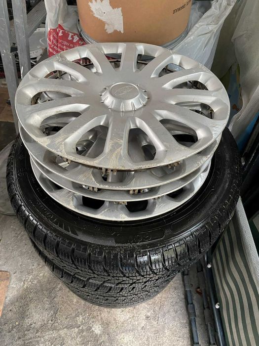roti de iarna pentru ford cu jante de otel si capace de plastic