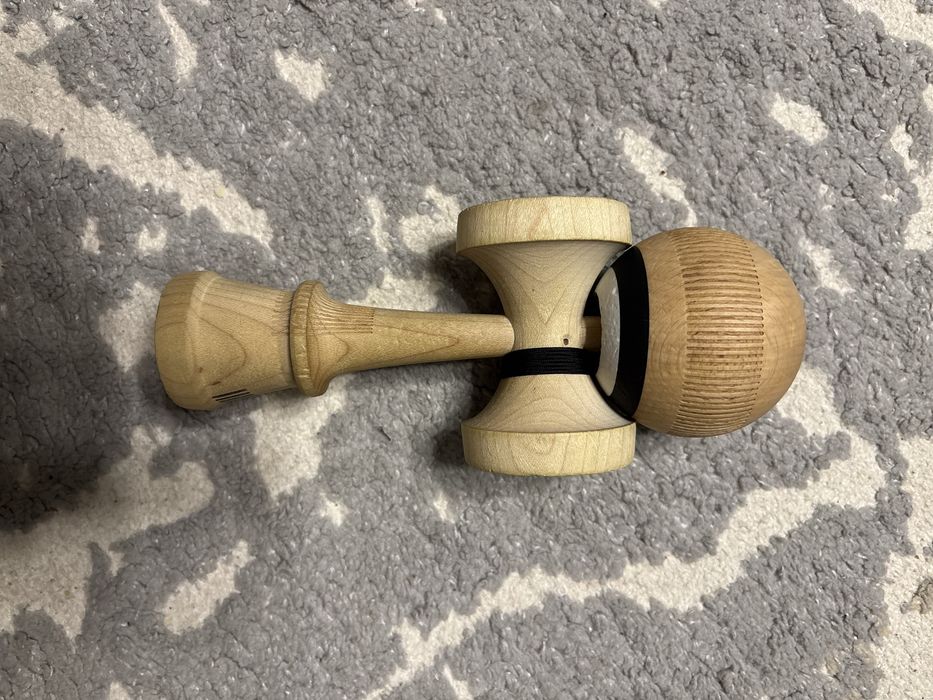 Kendama Sweets Broken Bones Natural semnata de Bisoi si Mocioiu