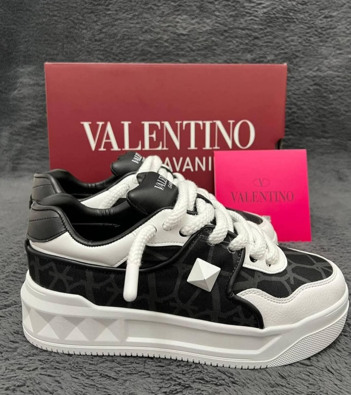 Обувки Valentino