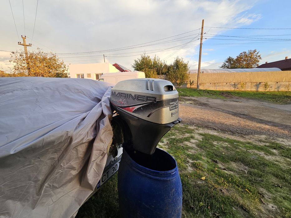 Vând motor Mariner 25 cp