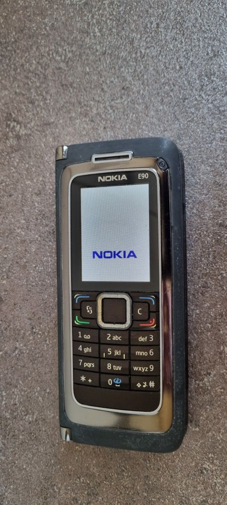 Nokia E90 (gen Communicator) functional,in stare buna.