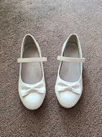 Официални лачени бели обувки