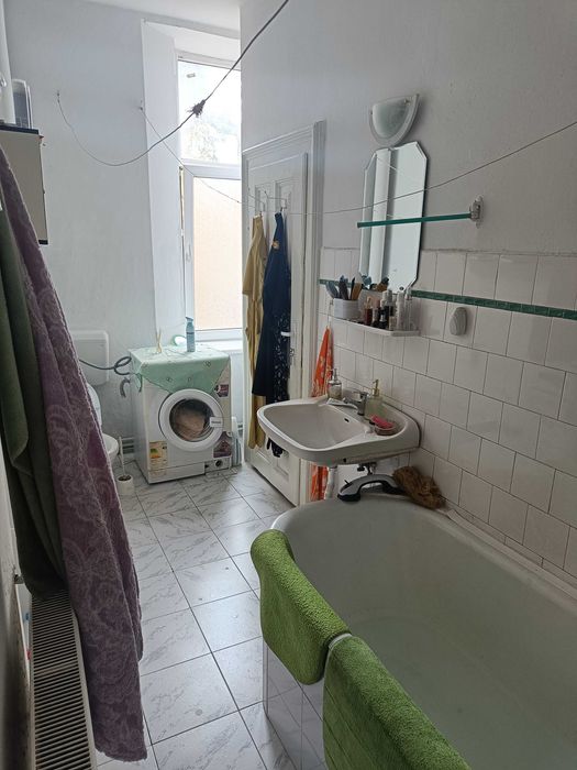Persoana fizica vand apartament la casa  2 camere mari zona centrala