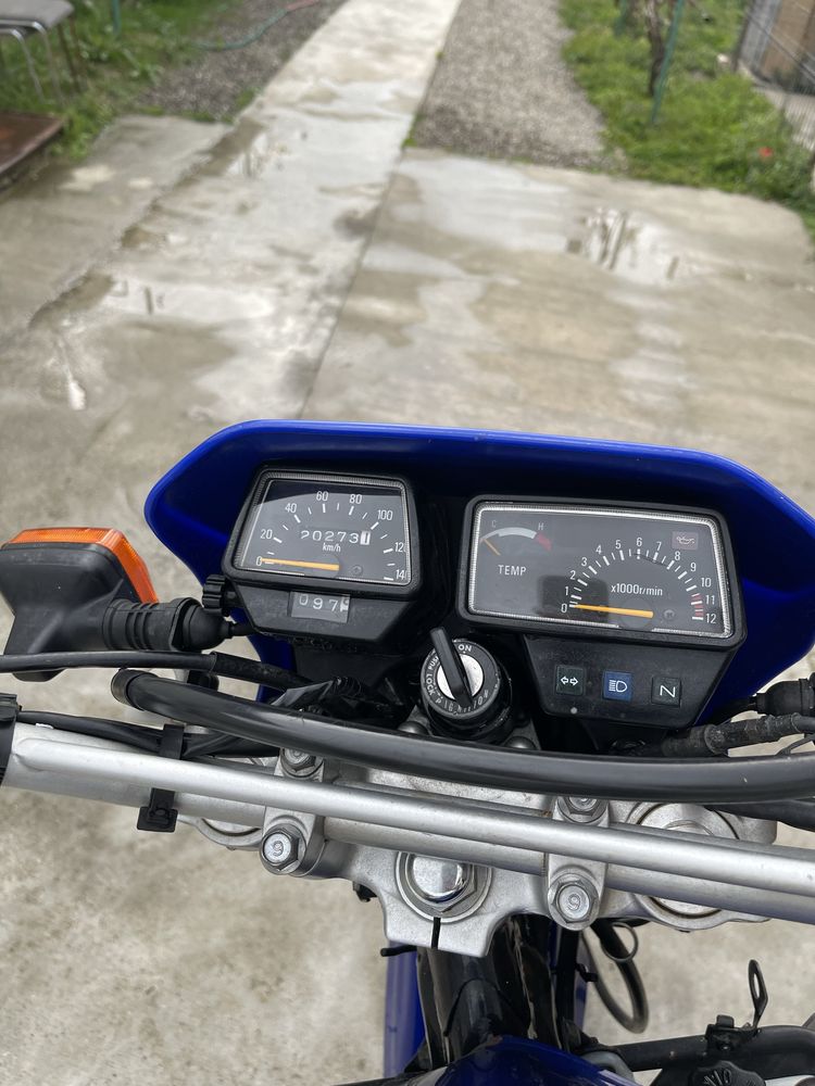 Motocicleta Yamaha DT125 Enduro/Cross