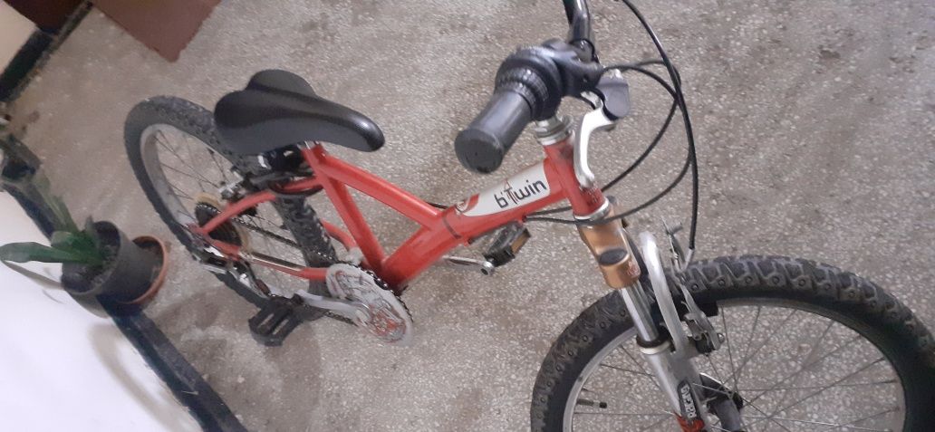 Vând bicicletă copii  7-11 ani 250 neg