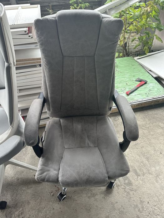 Scaune gaming și birou confortabile din piele și material textil