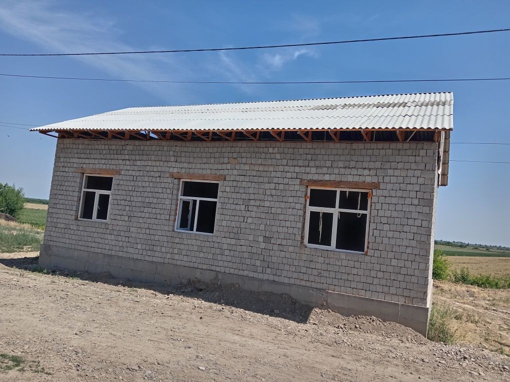 uy sotiladi narhi hamyombop 35 mig dolor