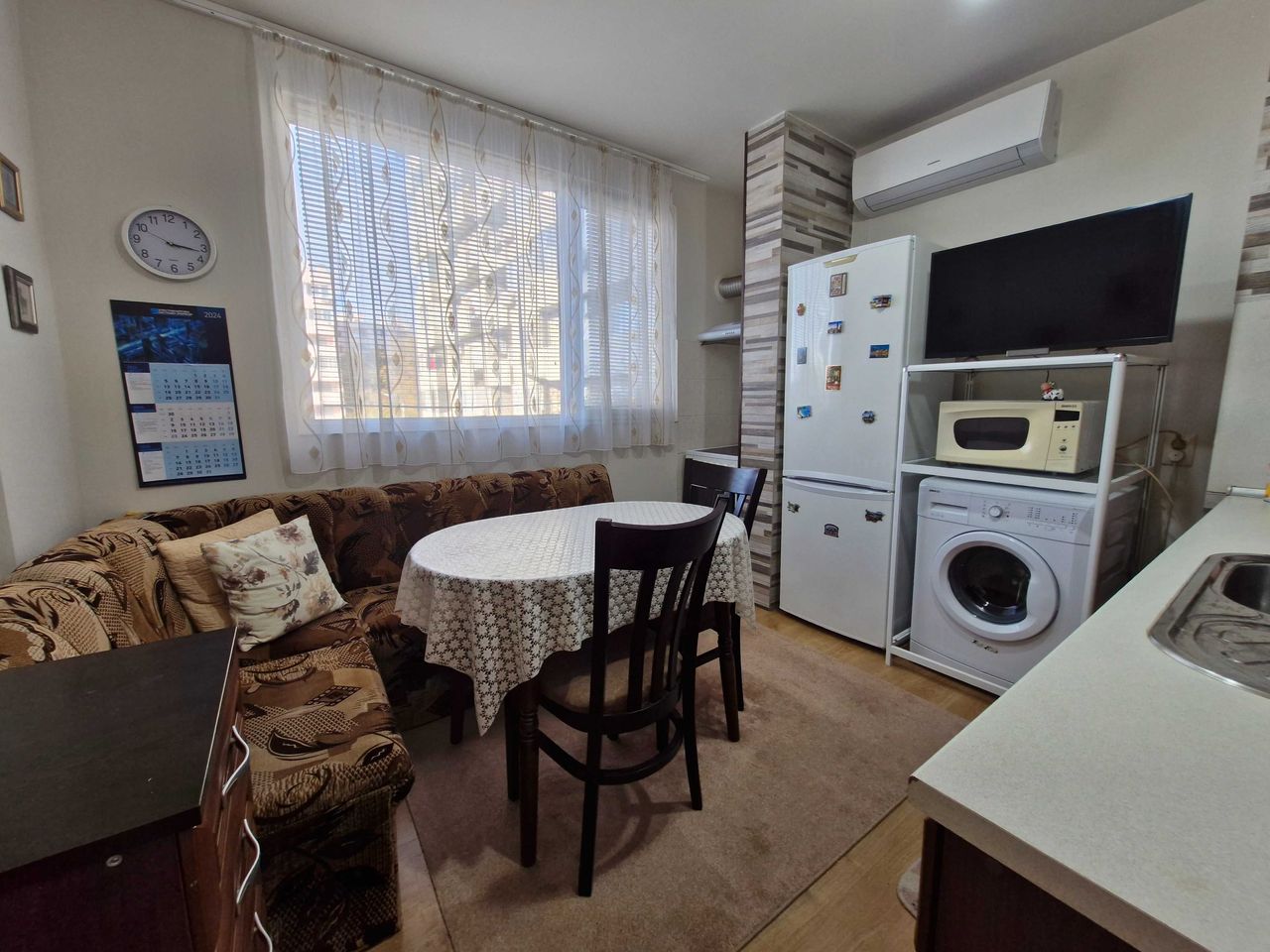 Продава се Двустаен апартамент в Ямбол, Граф Игнатиев - 62 кв.м за 1193 €/кв.м - Снимка #8