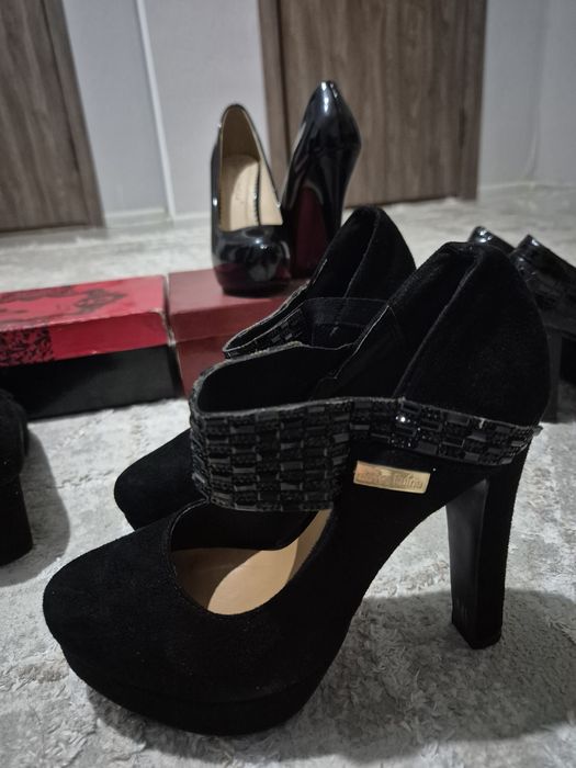 Көп киілмеген. Екі ұзын каблук 1 рет қана кигем