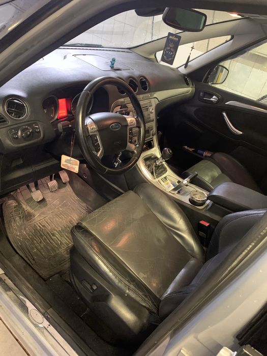 Vand sau schimb  ford s-max 2.0 tdci 140 hp