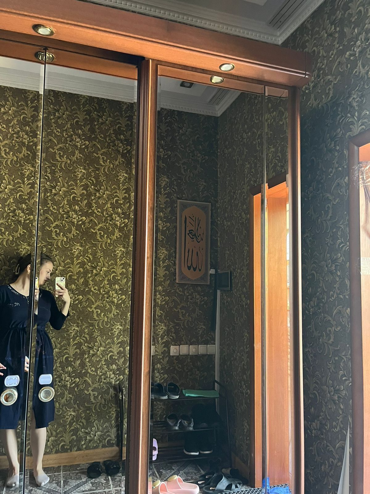 Шкаф в прихожую хороший