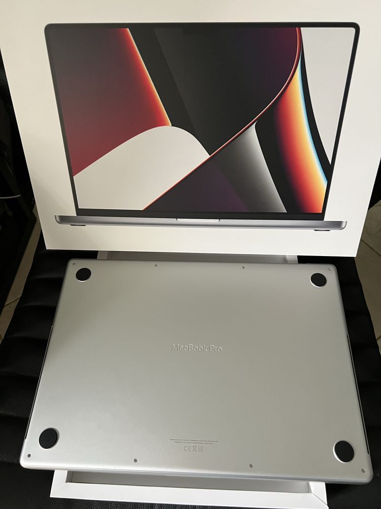  MacBook Pro 16**M1 MAX**64 GB**1 TB SSD**