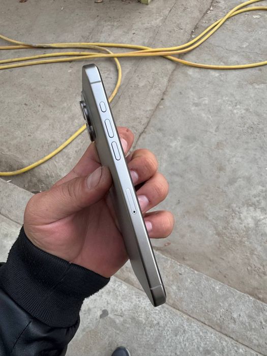 Iphone 15 pro max. Natural titan rangda