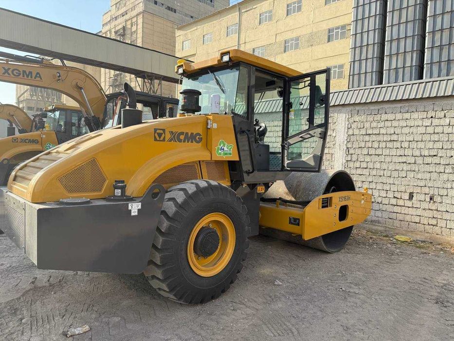Одновальцовый грунтовый вибро-каток XCMG XS163H - автомат