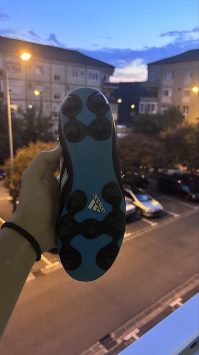 Ghete de fotbal adidas pentru copii