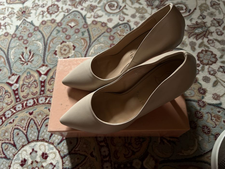 Женские туфли лодочки бежевые 37-размер