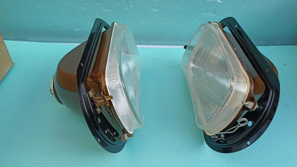 Vand Faruri Dacia 1300.Noi.Ellba.Licenta Cibie Franta.Fab.21.05.1978.