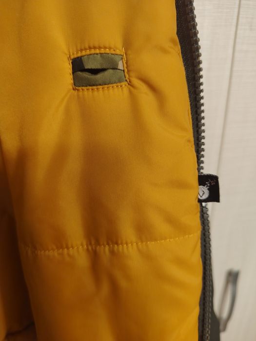 Geacă snowboard/ski BURTON – mărimea M (140-147 cm) 
Stare: foarte bu