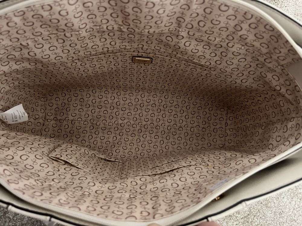 Оригинална чанта GUESS