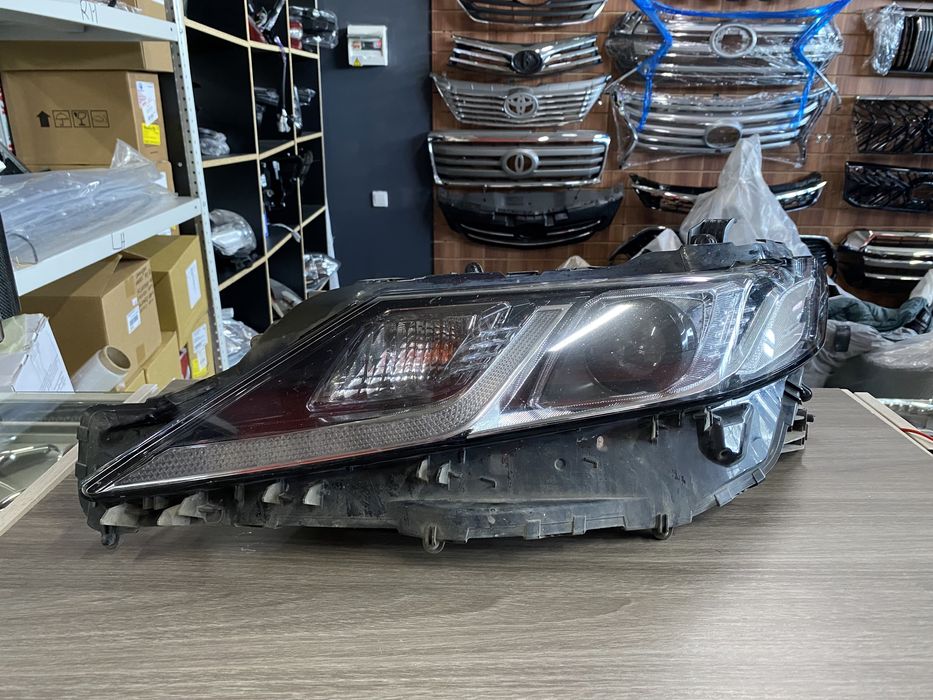 Фара для Toyota Camry 70 бу оргинал