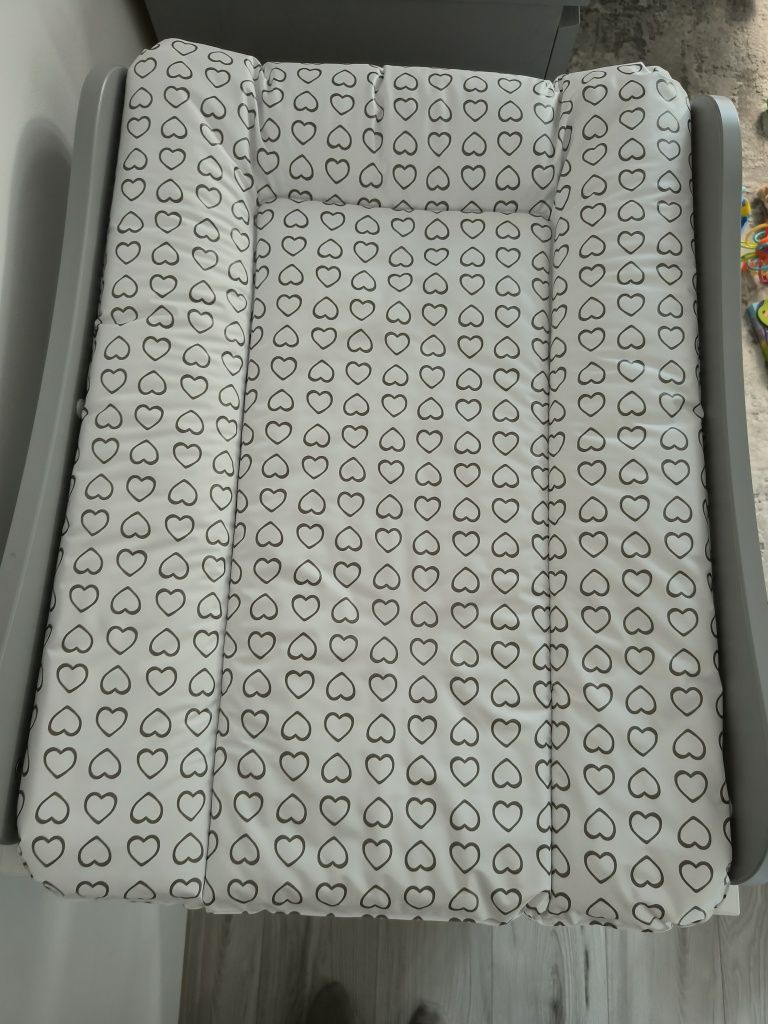 Ansamblu pătuț nou născut și comoda plus saltea IKEA neutilizate
