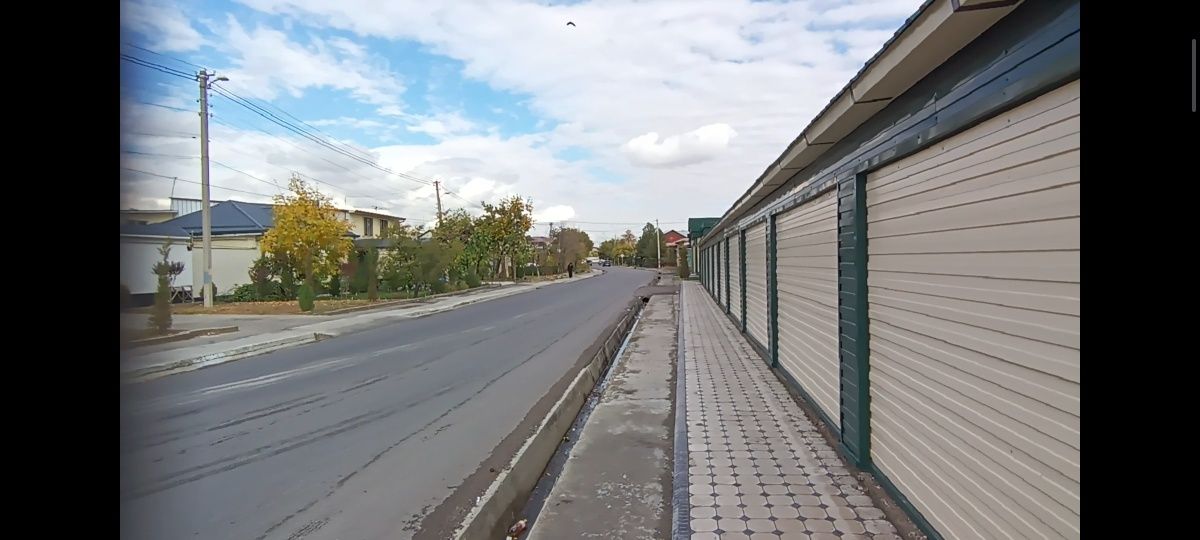 Угловой дом вдоль дороги Мирабад Файзабад ул. Отчопар Фергана йули