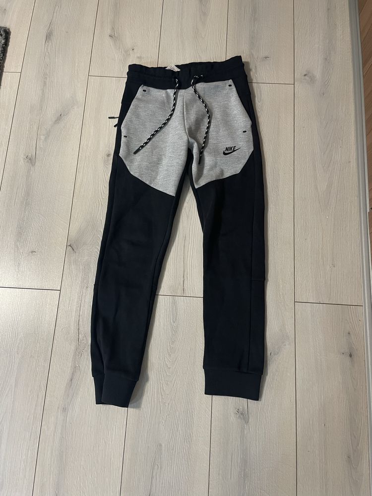Nike tech copii