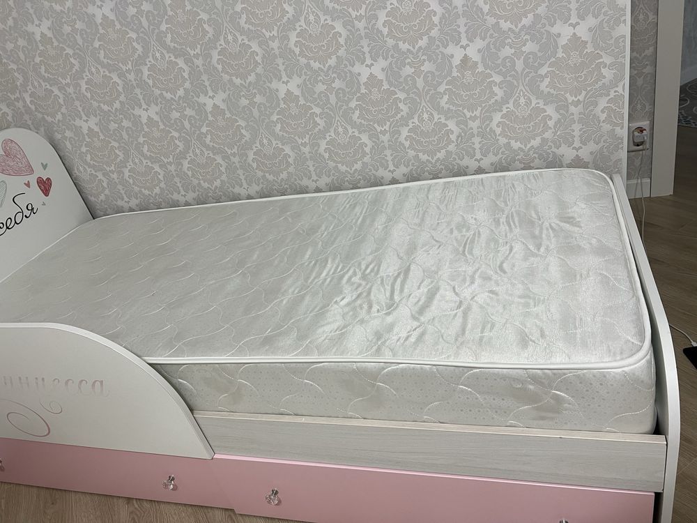 Детский кровать.