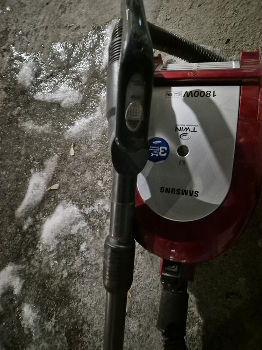 Продаю пылесос в не рабочем состоянии
