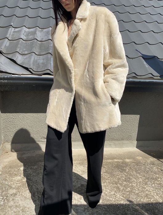 Палто от еко кожа с косъм Marc Cain в кремаво бяло