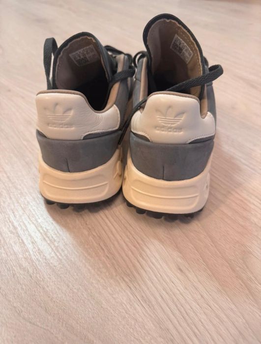 Adidasi Adidas 42 Nepurtati noi originali