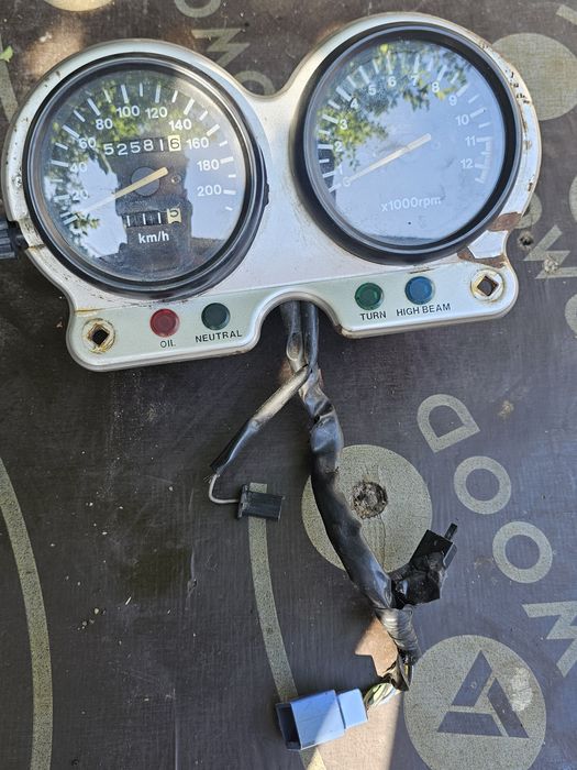 Vând piese Suzuki GS500