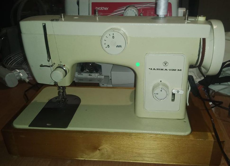 Продам швейную машинку