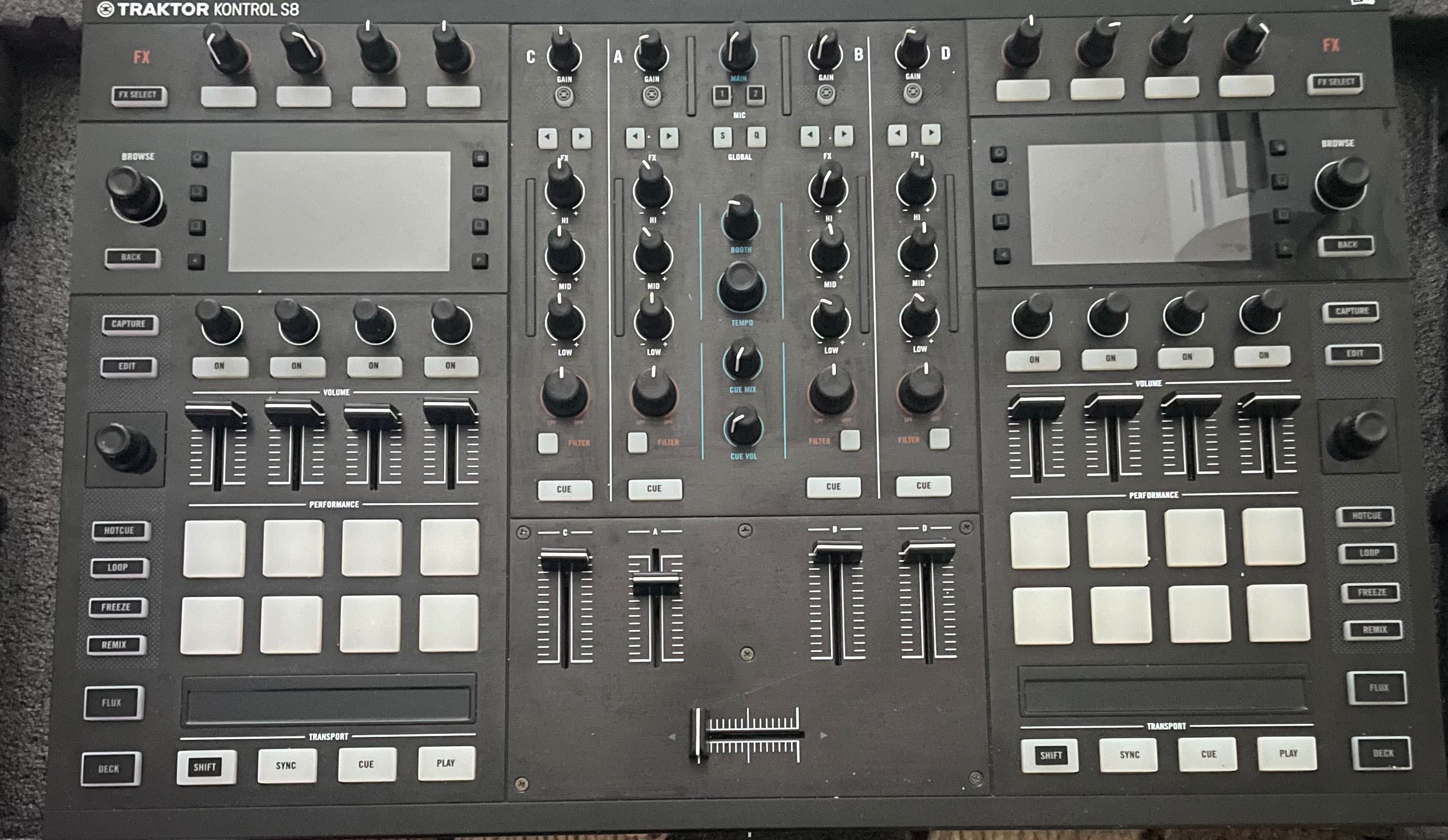 Traktor kontrol s8