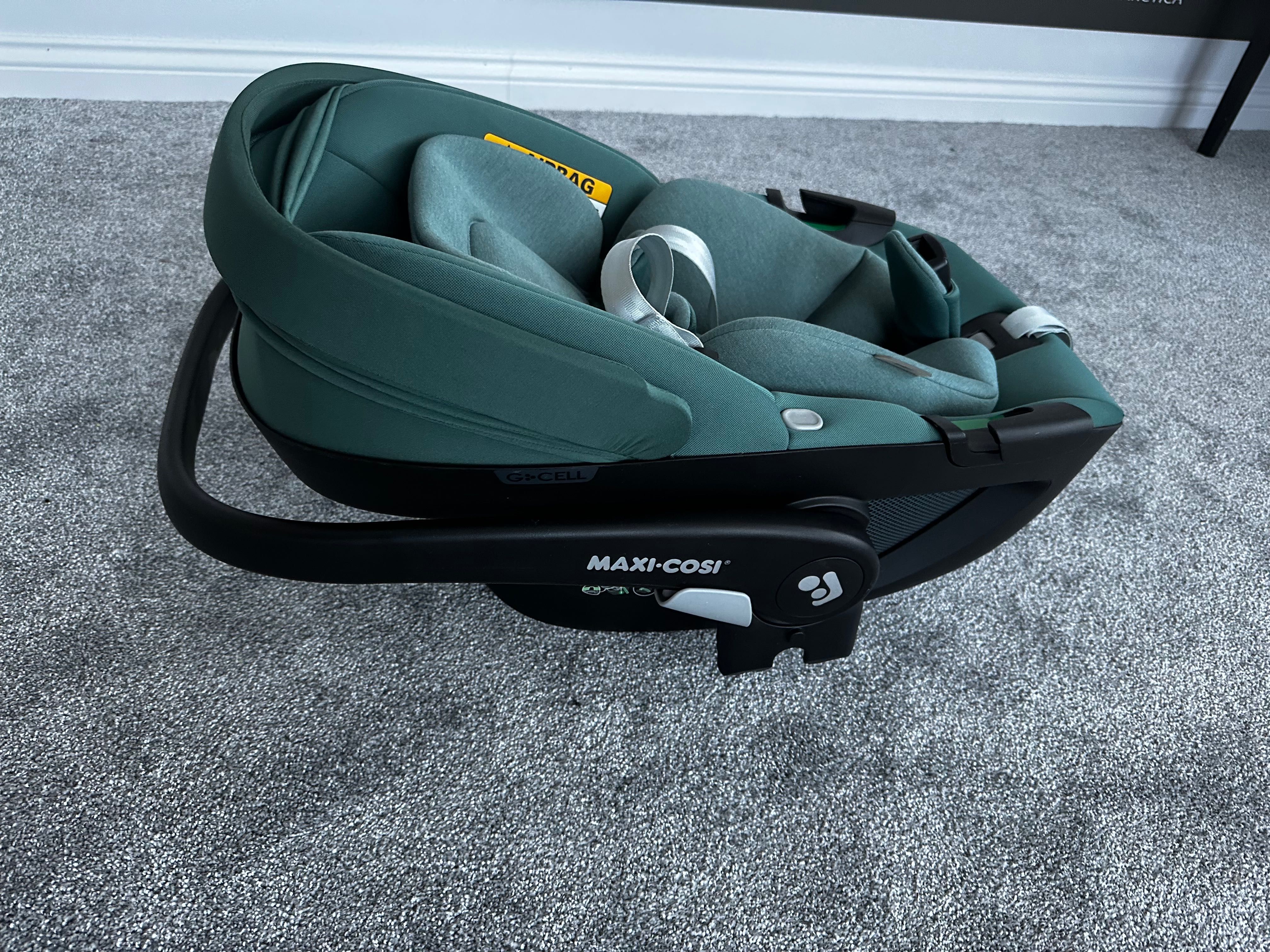 Стол за кола 0-13 кг / 40-83см Maxi Cosi Pebble 360 и isofix база .