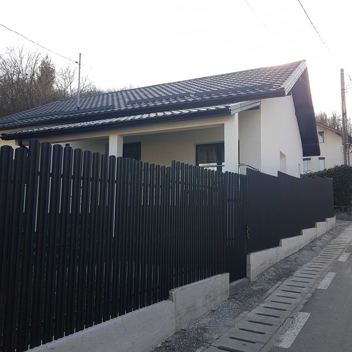 Casă de vânzare la 4,5 km de oraș