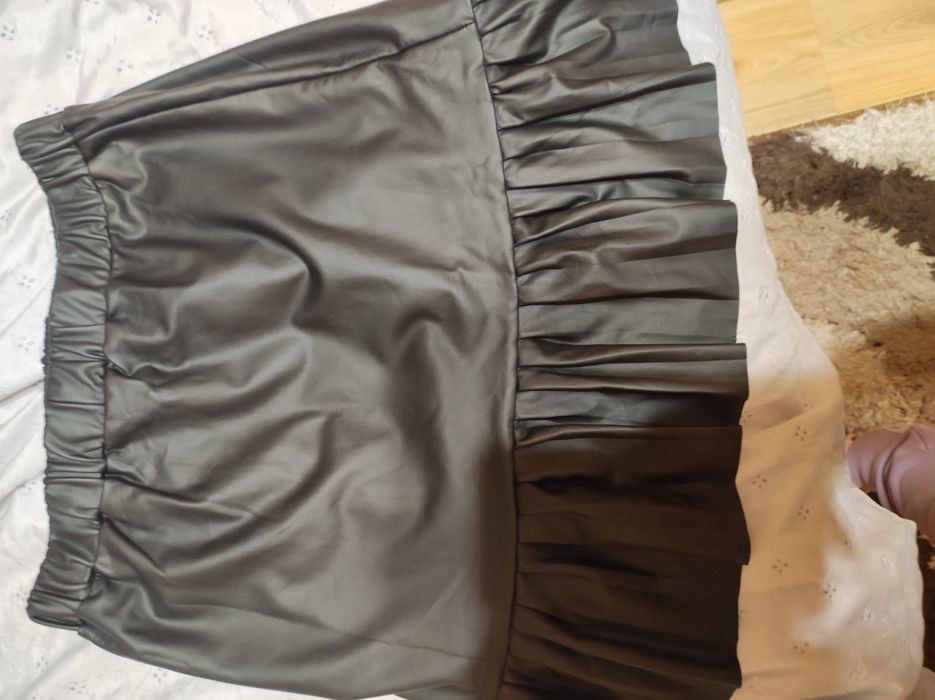 Кожена зимна пола за момиче