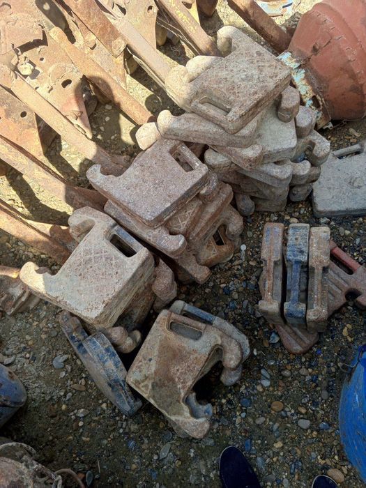 Ттз трактор олди тошлари сотилади 120кг 27кг 50кг 20кг тошлар сотилади