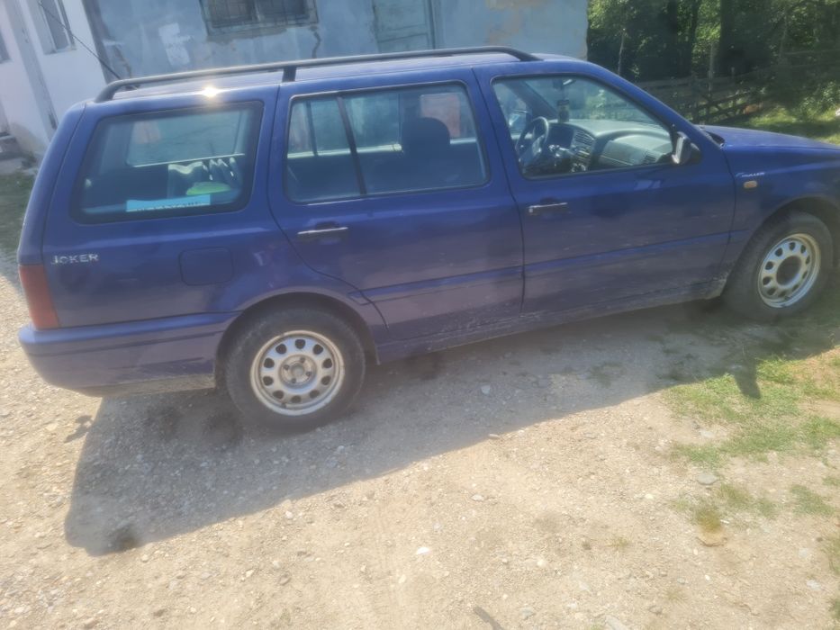Vând golf 3 , motor 1.6 Benzina
