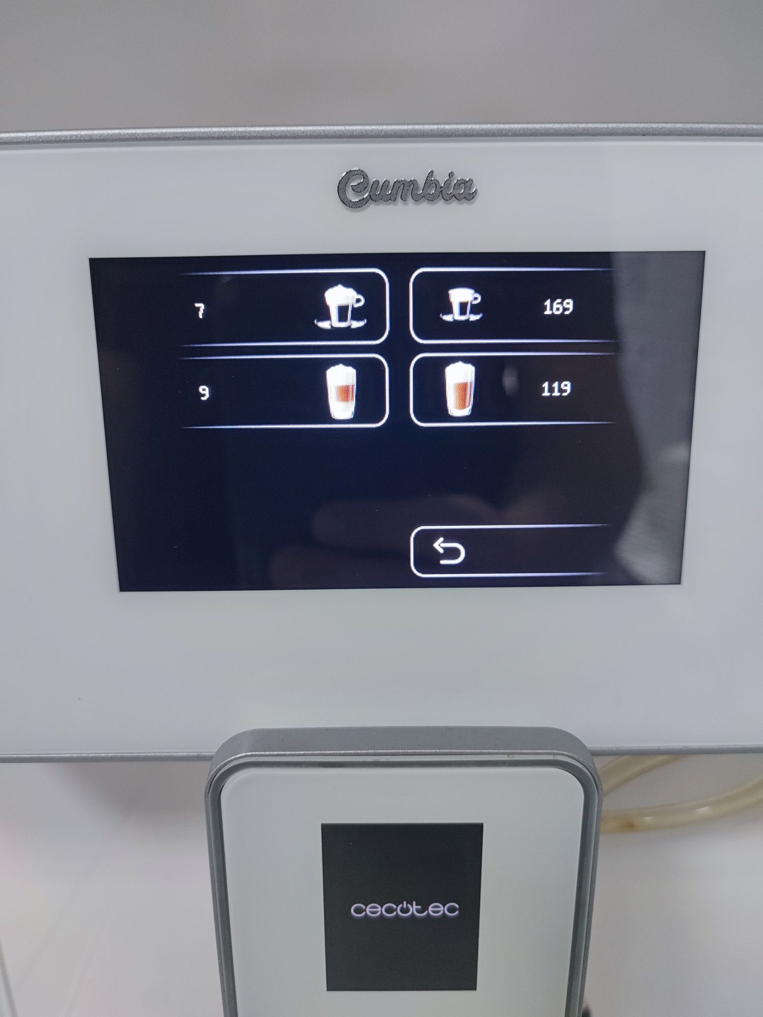 Espresor Cecotec Cumbia cu 300 de cafele si doua ecrane led ca NOU