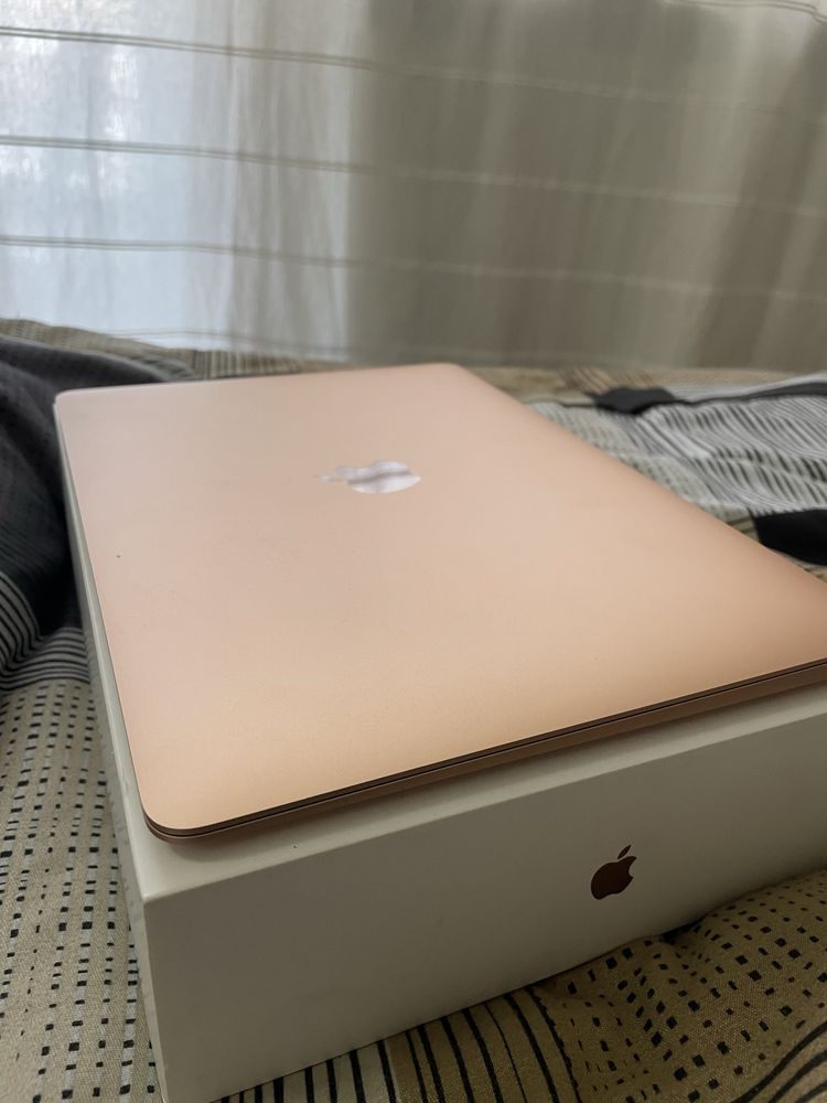 Macbook Air M1 перфектен
