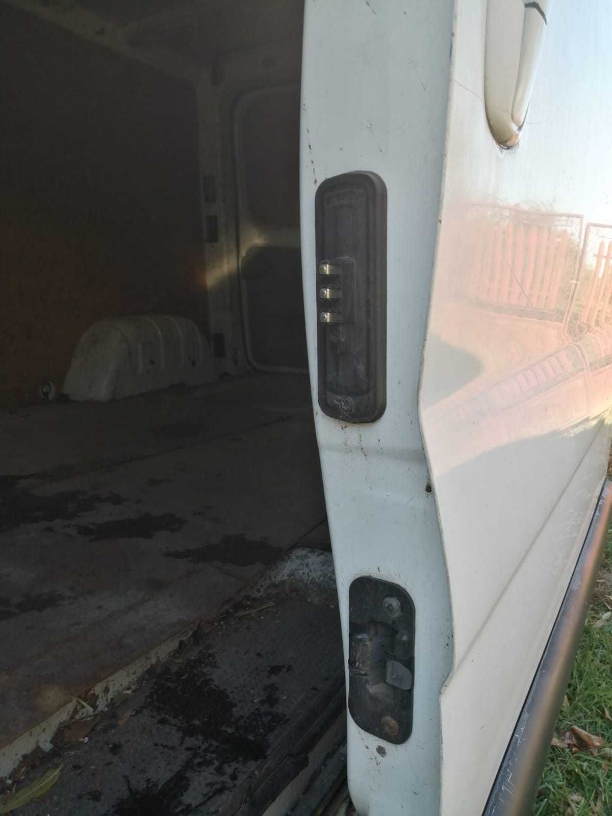 OPEL VIVARO 1.9 CDTI autoutilitara 2003