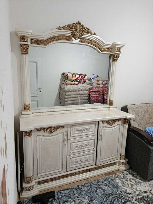 Трюмо в классическом стиле / Klassik uslubda tryumo