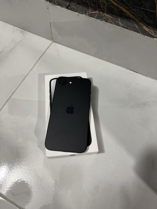 Iphone 16e, Black, 128Gb, Liber de Retea